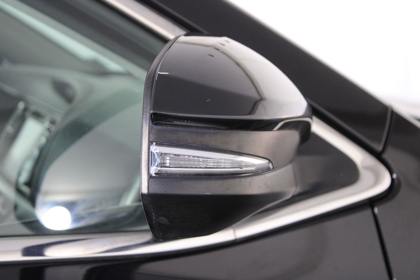Used 2018 Black Toyota XLE image 28