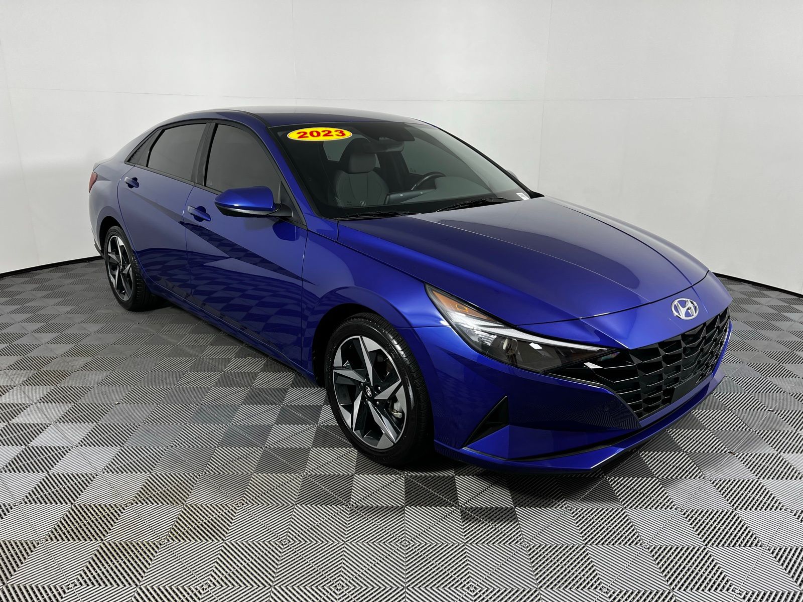 Thumbnail: 2023 Hyundai Elantra - 3
