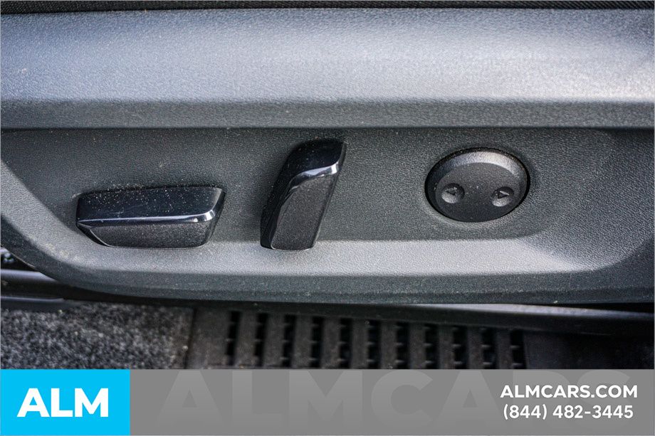 Used 2022 Gray Nissan SV image 47