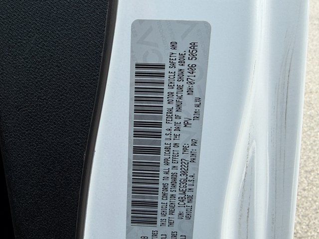Used 2016 Bright White Clearcoat Jeep Unlimited Sahara image 26