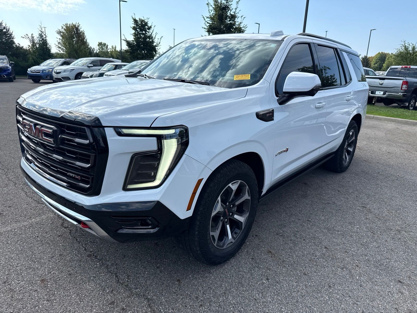 Summit White 2025 GMC Yukon SUV / Crossover Four-Wheel Drive