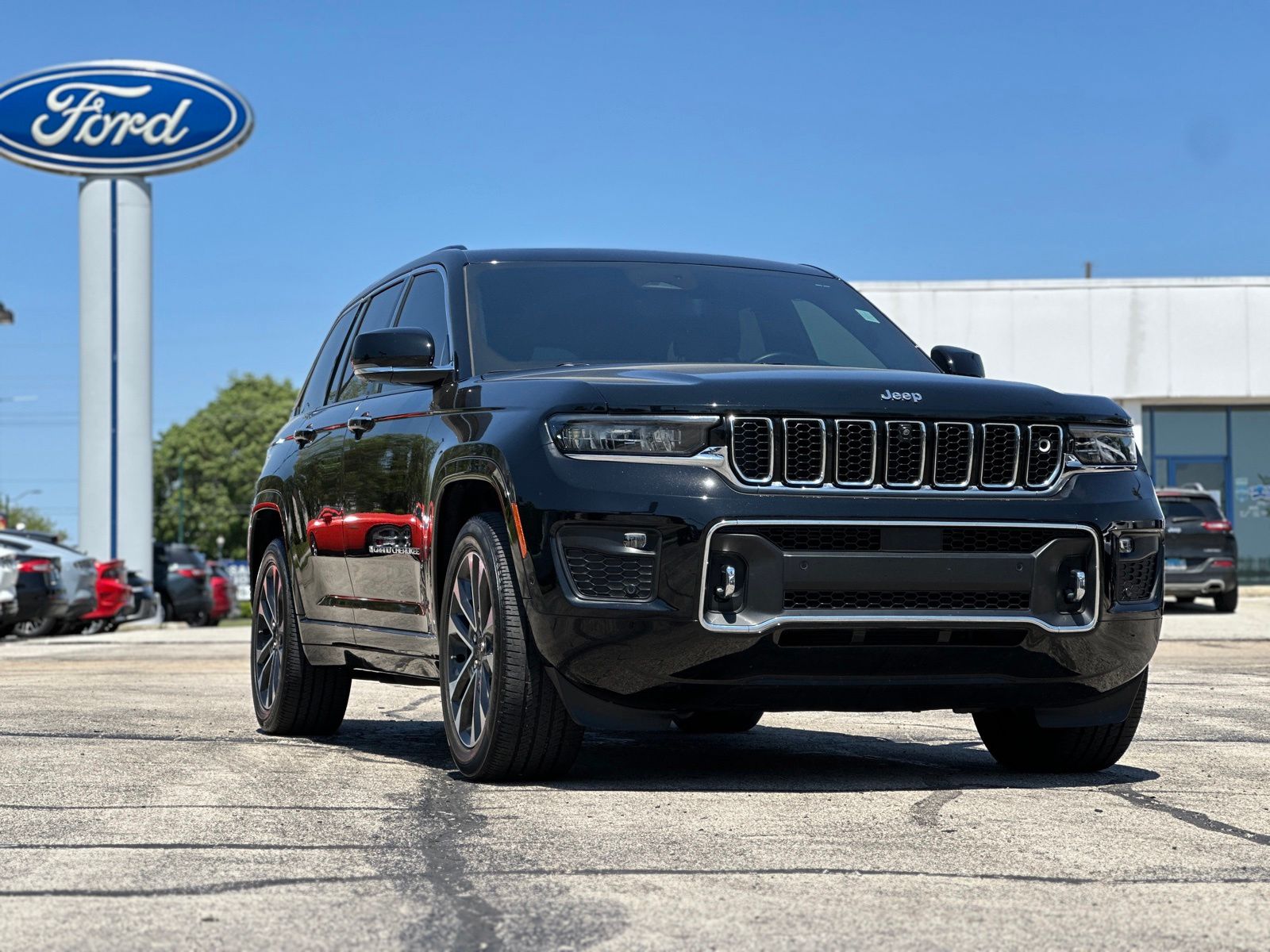 2023 Jeep Grand Cherokee Overland 4x4's photo