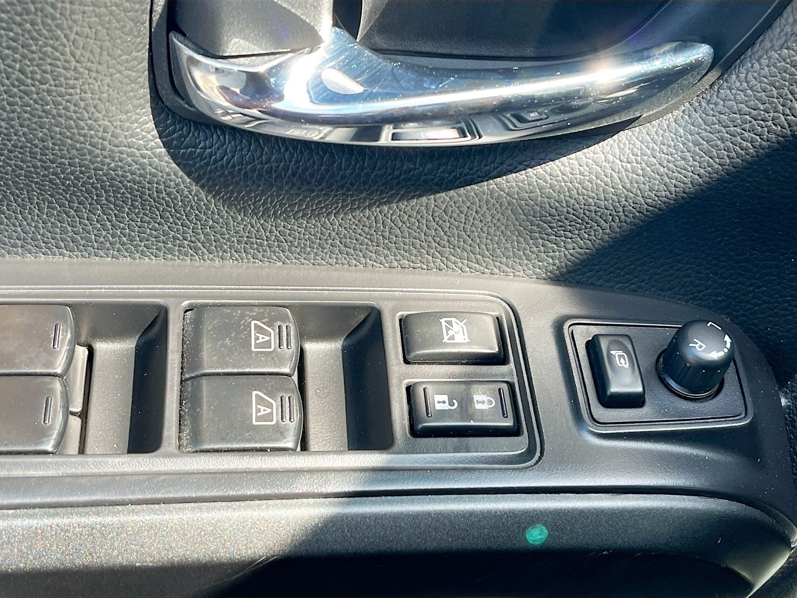 Used 2023 Black Nissan PRO-4X image 18