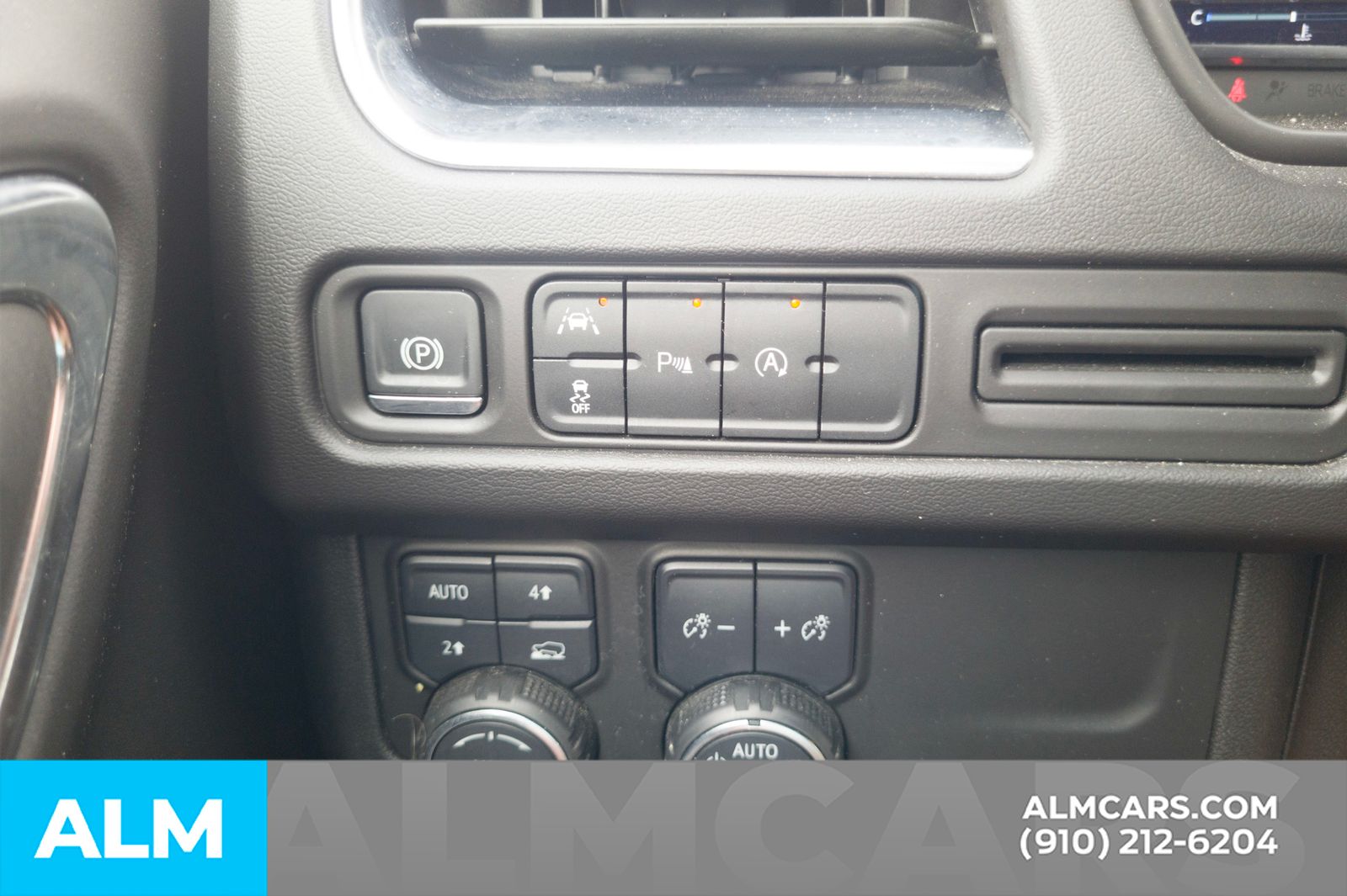 Used 2024 Summit White Chevrolet LT image 30