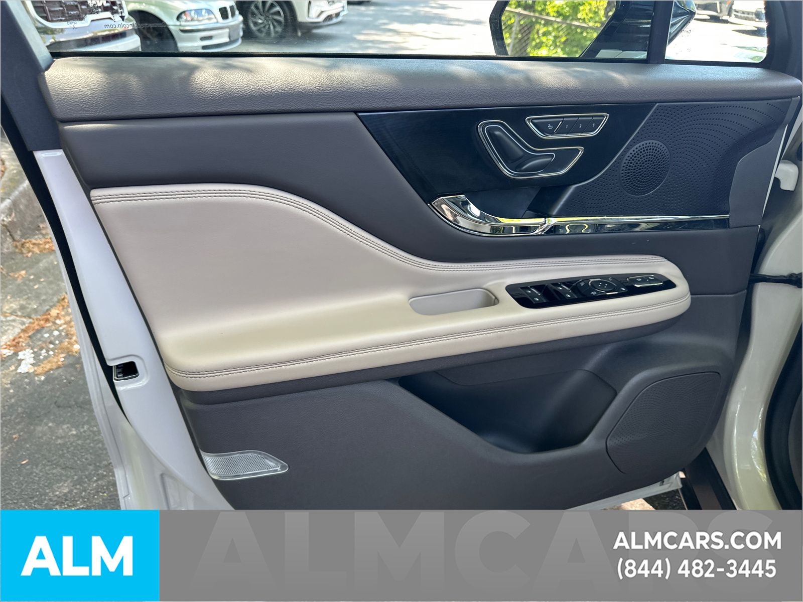 Used 2024 White Lincoln Grand Touring image 11
