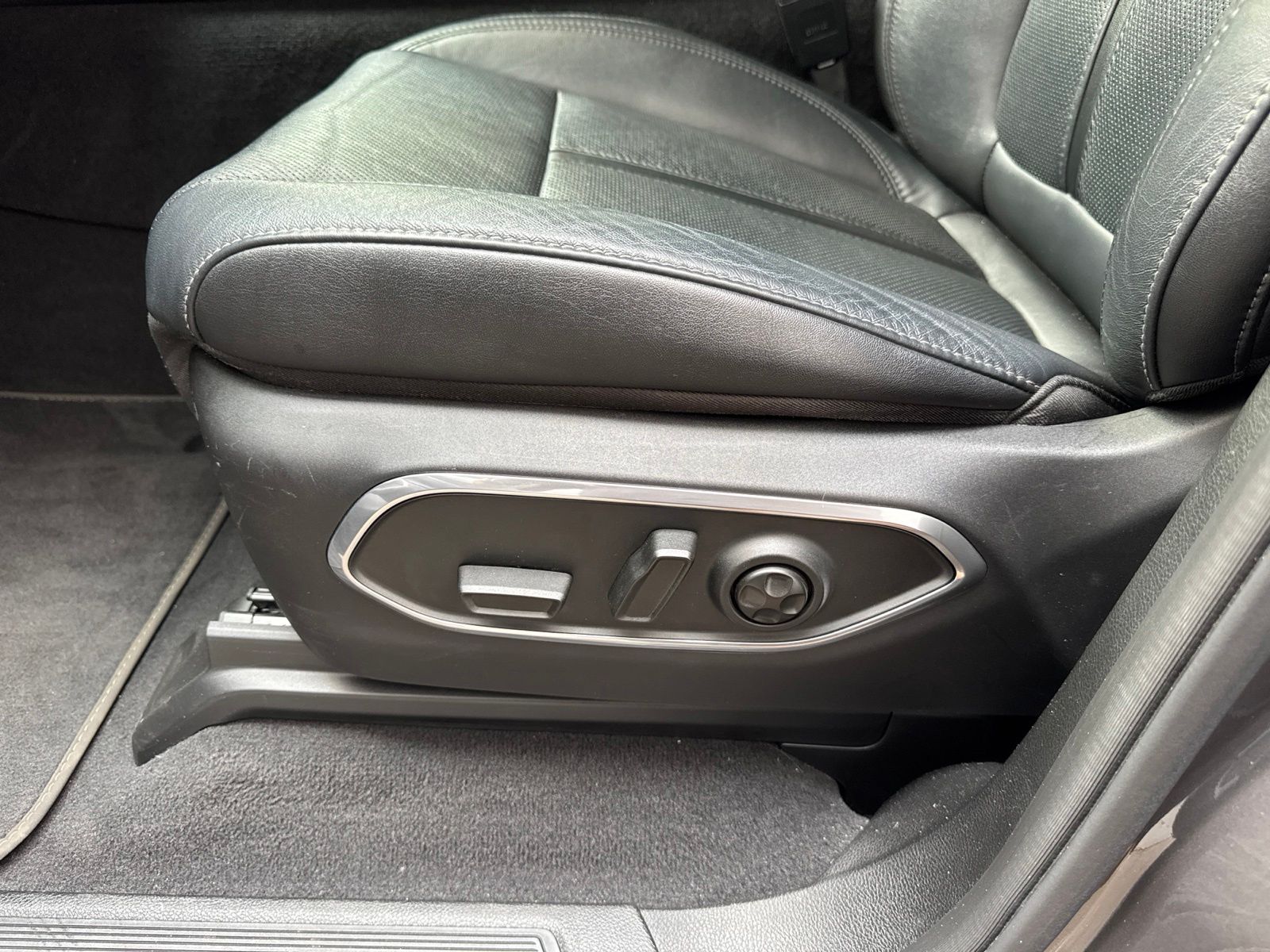 Used 2023 Metallic Jeep Series II image 40
