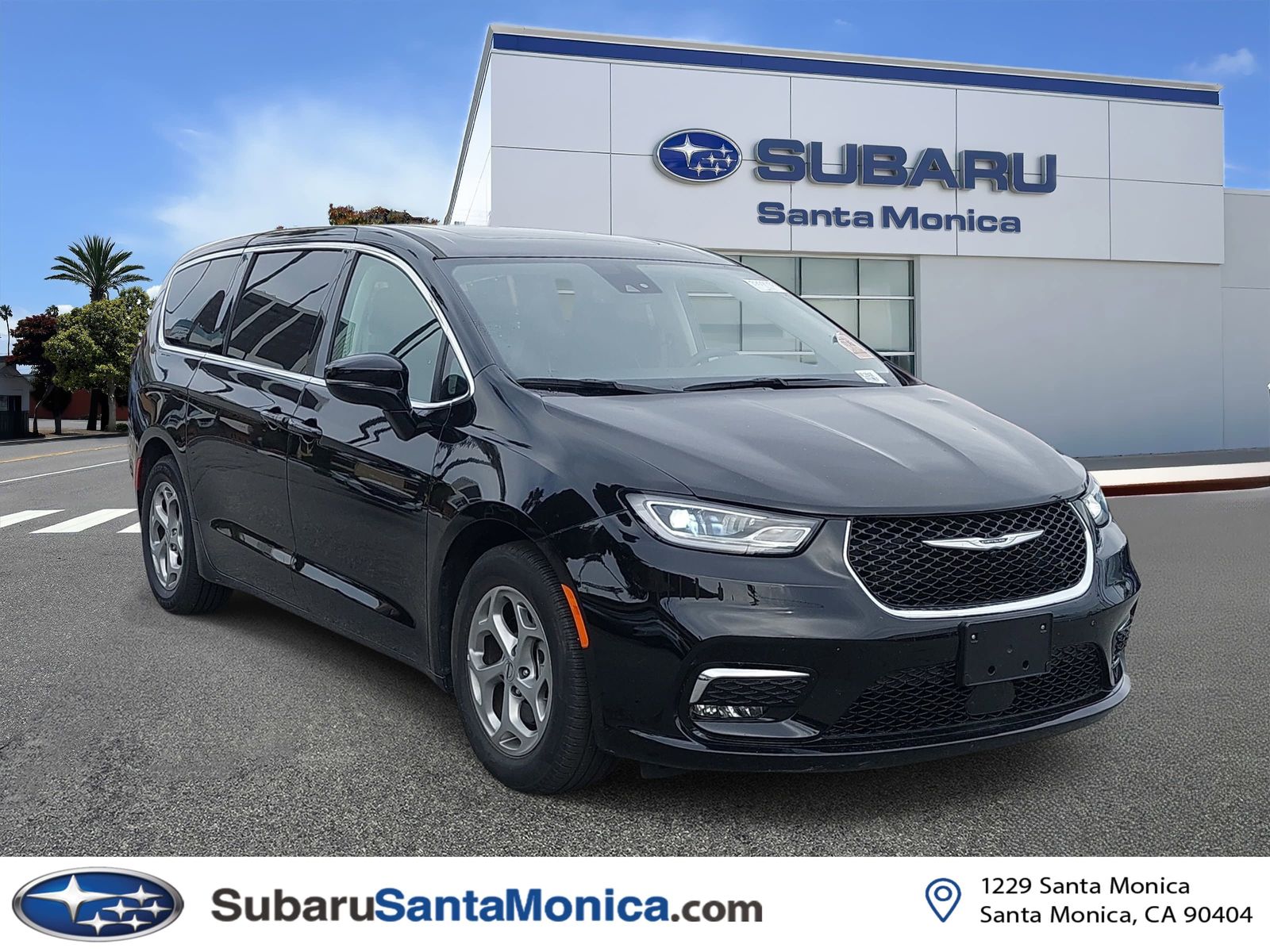 Diamond Black Crystal Pearlcoat 2024 Chrysler Pacifica Limited FWD Minivan Front-Wheel Drive 9-Speed Automatic