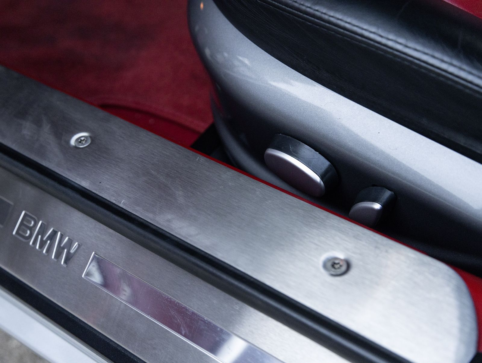 Titanium Silver Metallic 2001 BMW Z8 Roadster RWD Convertible Rear-Wheel Drive 6-Speed Manual Overdrive