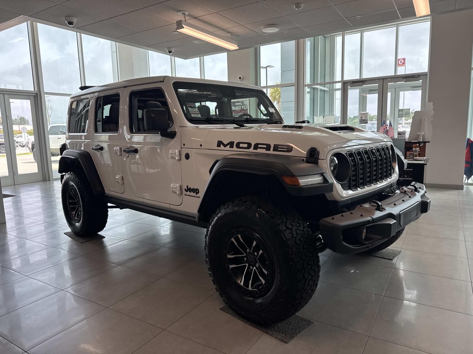 Bright White Clearcoat 2026 Jeep Wrangler Moab 4-Door 4WD SUV / Crossover Four-Wheel Drive 8-Speed Automatic