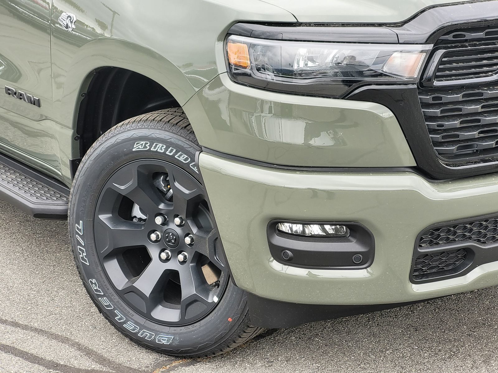 View vehicle photo 3