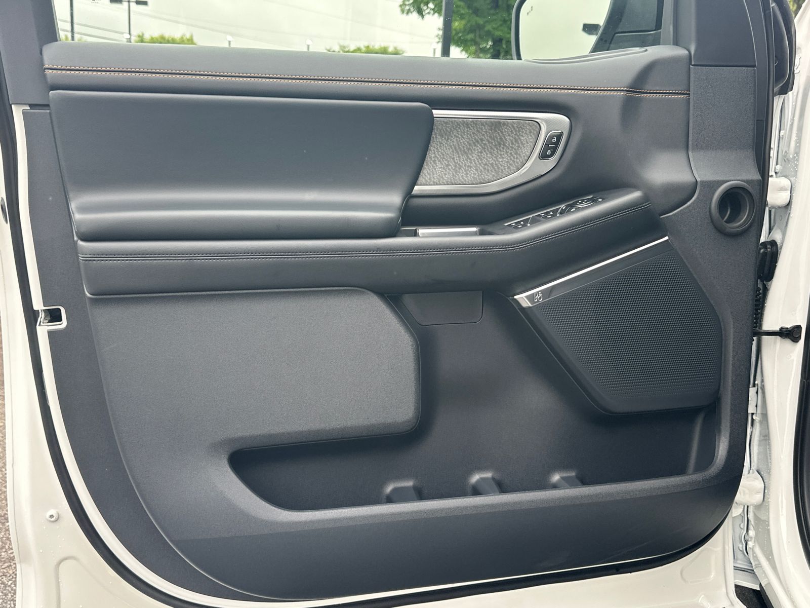 New 2026 Star White Metallic Tri-Coat Ford Tremor® image 11