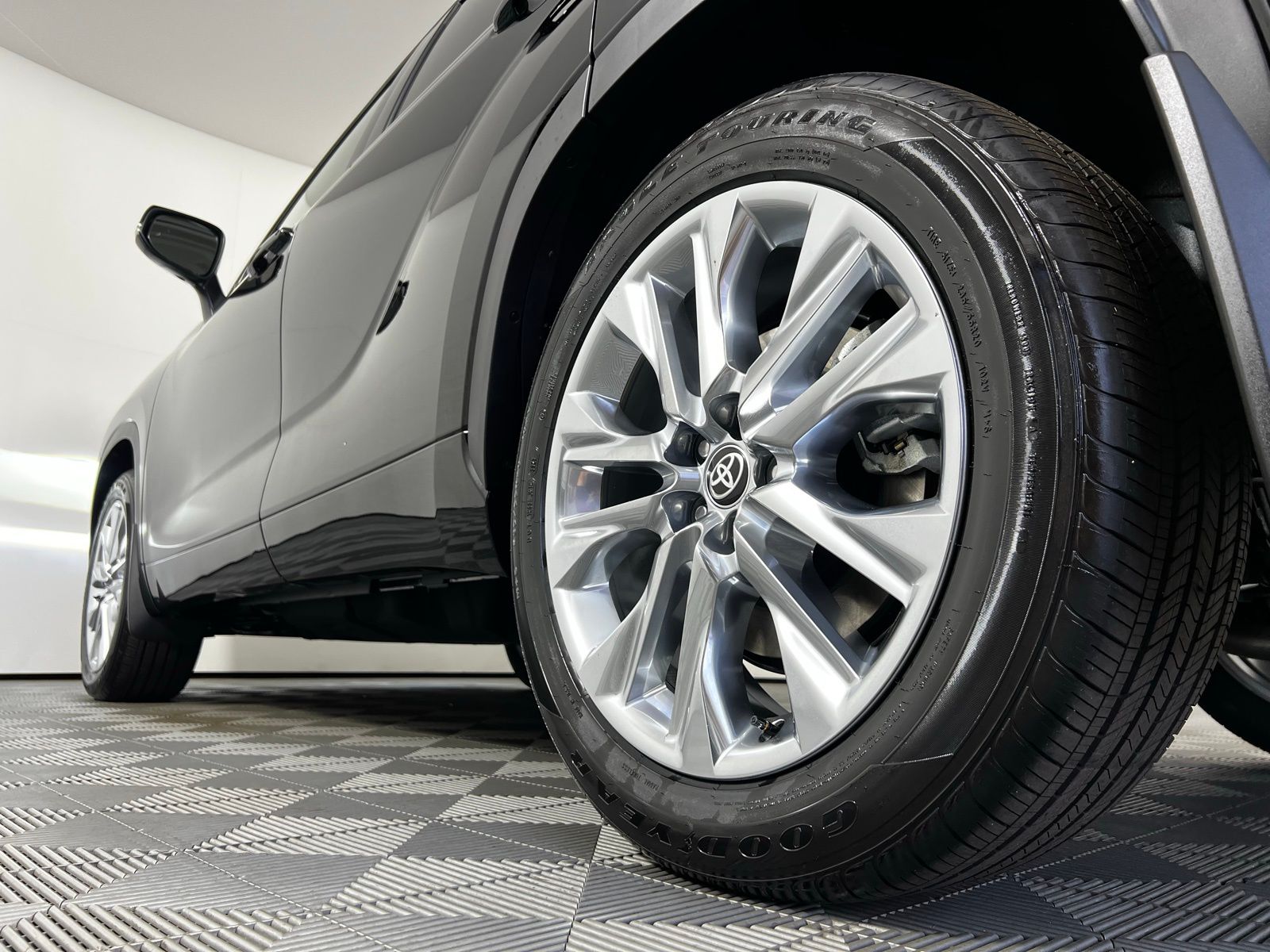 Thumbnail: 2026 Toyota Highlander - 31