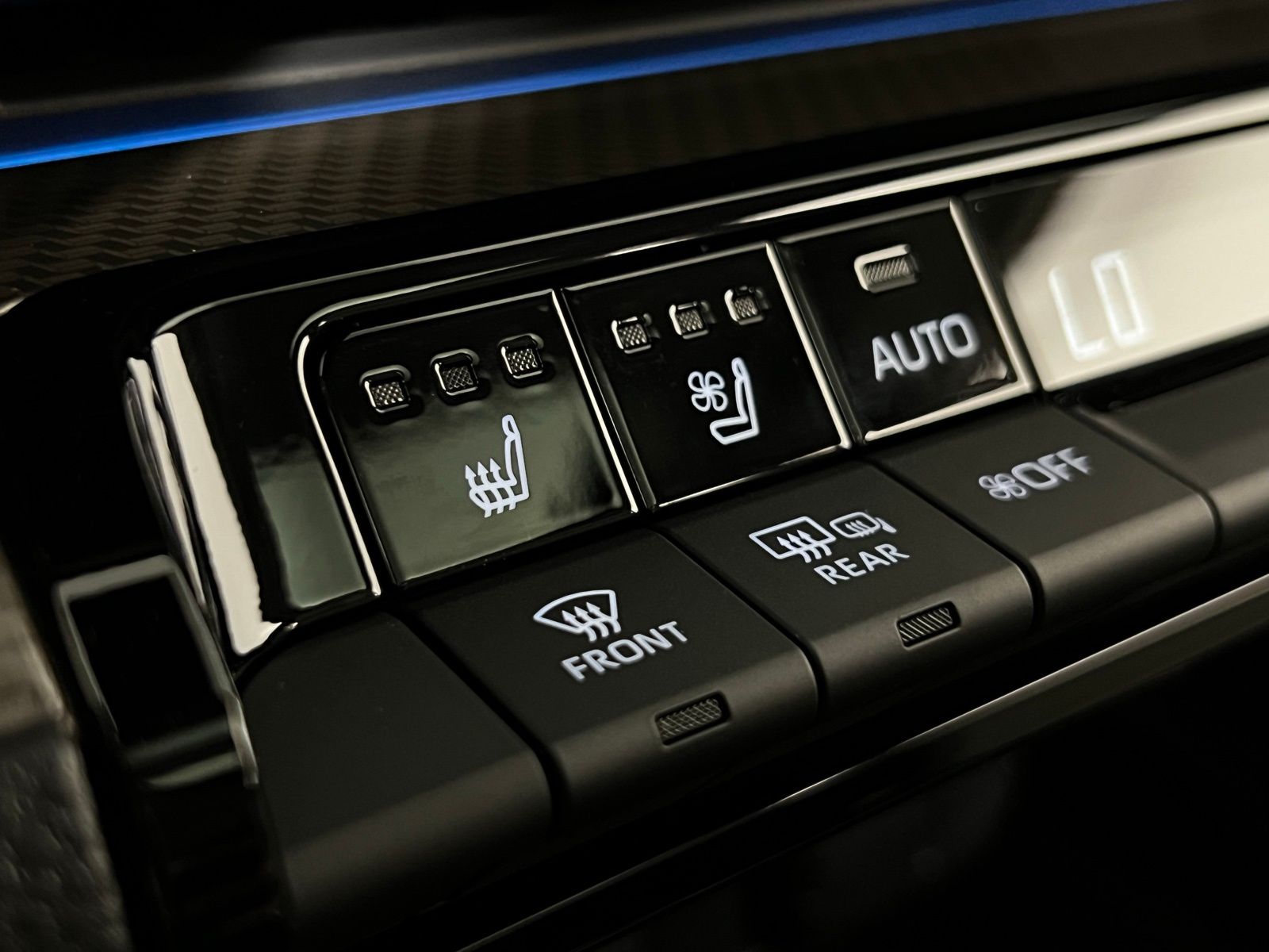 2025 Toyota Prius Limited 17