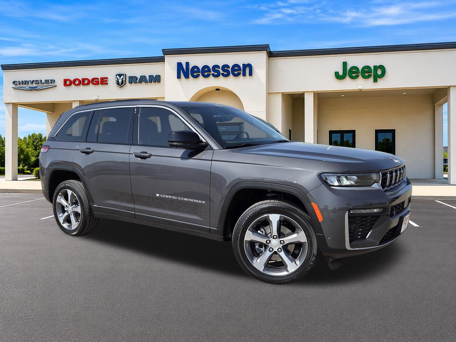 Baltic Gray Metallic Clearcoat 2026 Jeep Grand Cherokee SUV / Crossover 4X2 8-Speed Automatic
