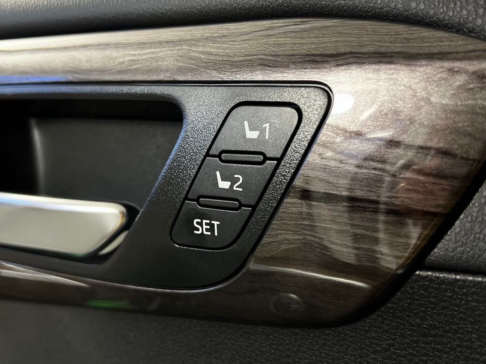 Thumbnail: 2025 Toyota Highlander - 12