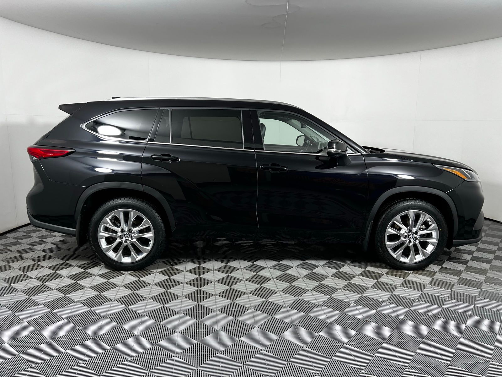 2023 Toyota Highlander Limited 4