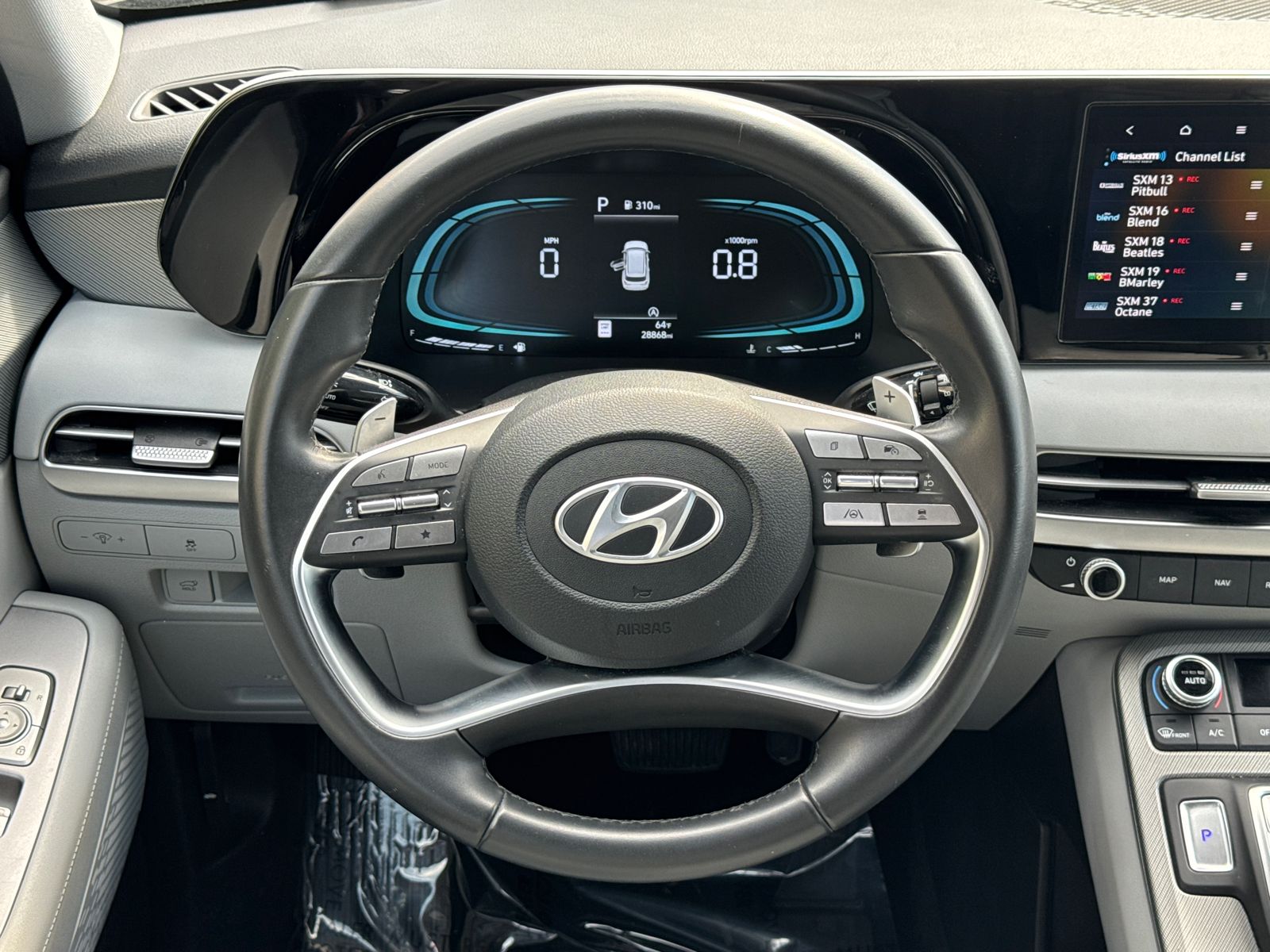 Used 2025 White Hyundai SEL image 24