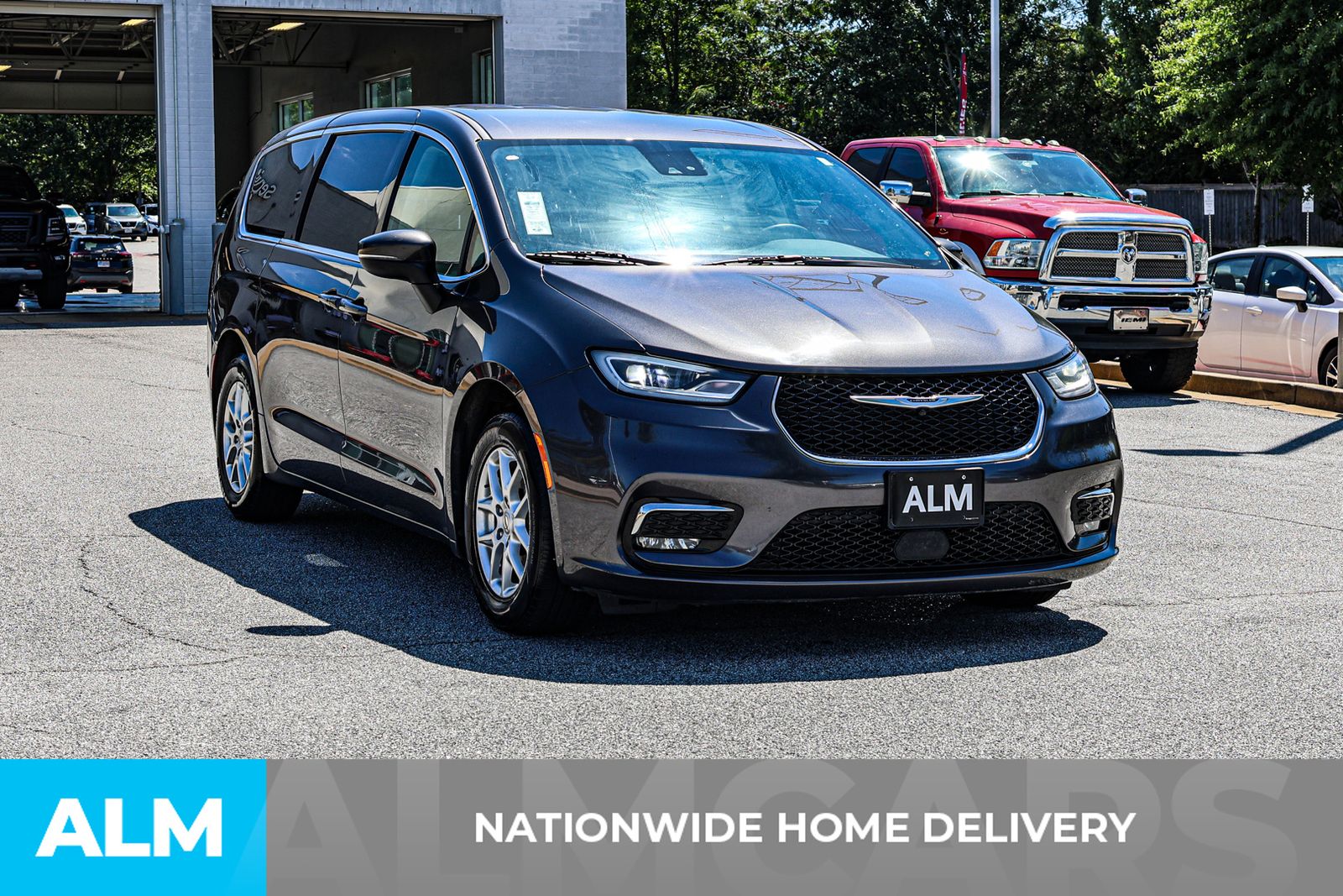2023 Chrysler Pacifica Touring L photo 4