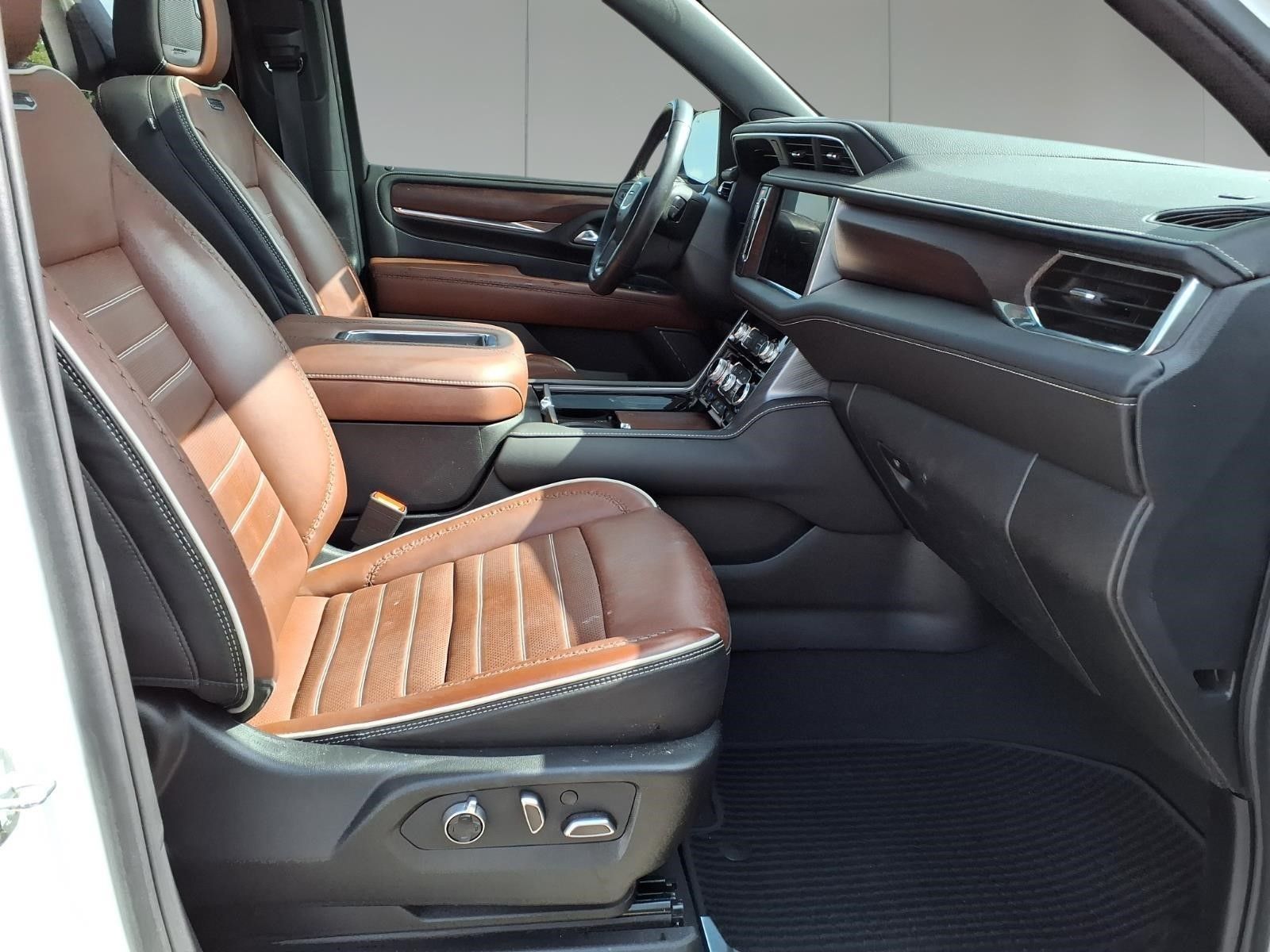 2024 GMC Yukon XL Denali Ultimate White at River Oaks CDJR
