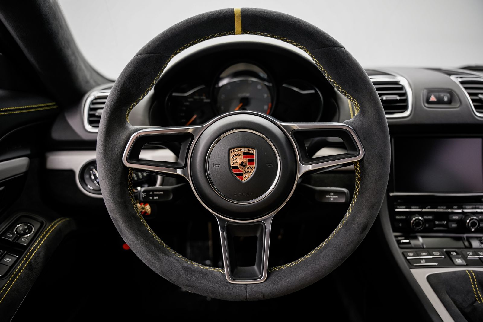 2016 Porsche Cayman GT4 — photo 10