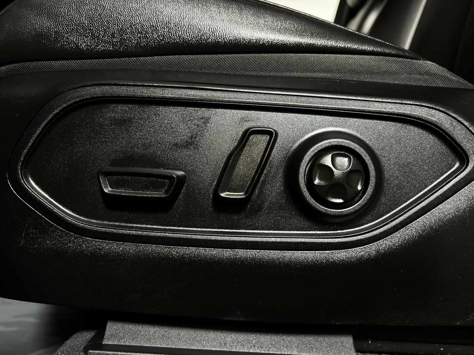 Thumbnail: 2023 Jeep Grand Cherokee - 14