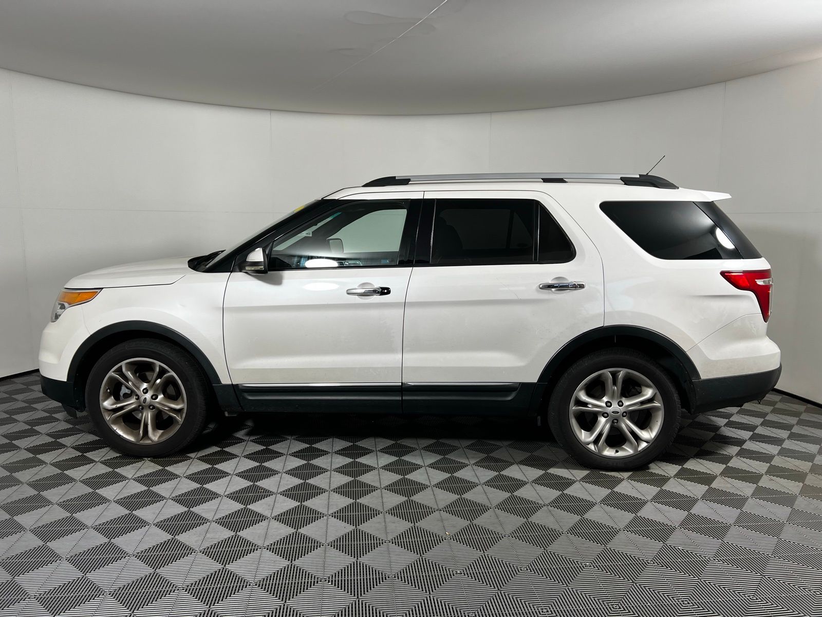 Thumbnail: 2012 Ford Explorer - 8