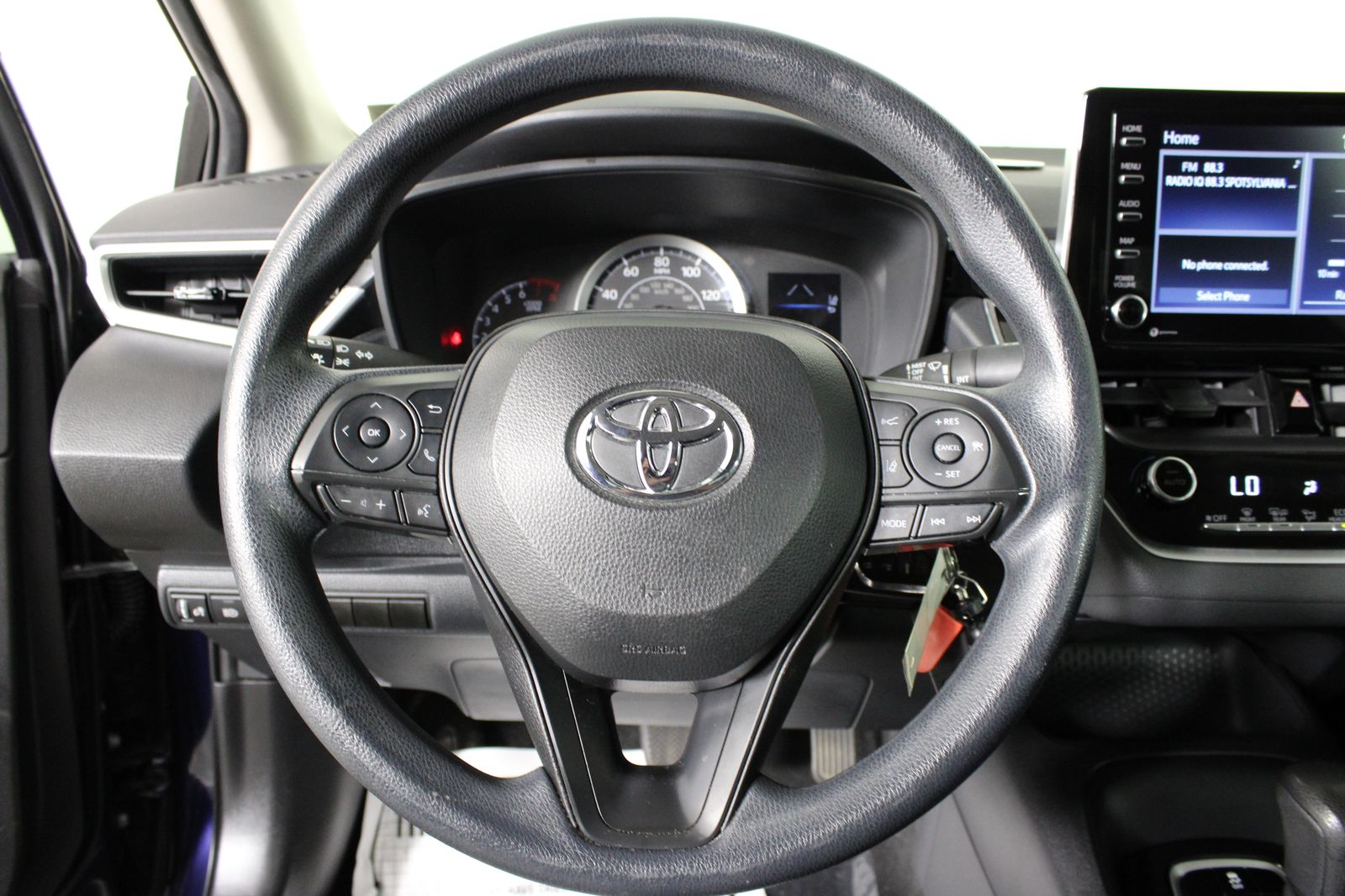 Used 2021  Toyota LE image 18