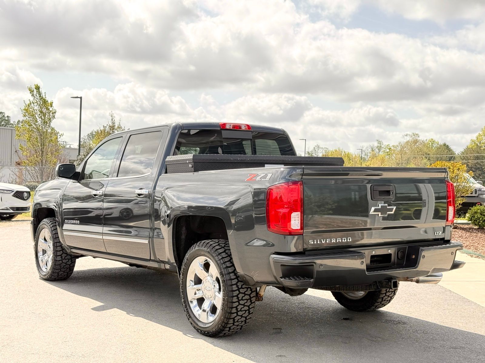 View vehicle photo 5