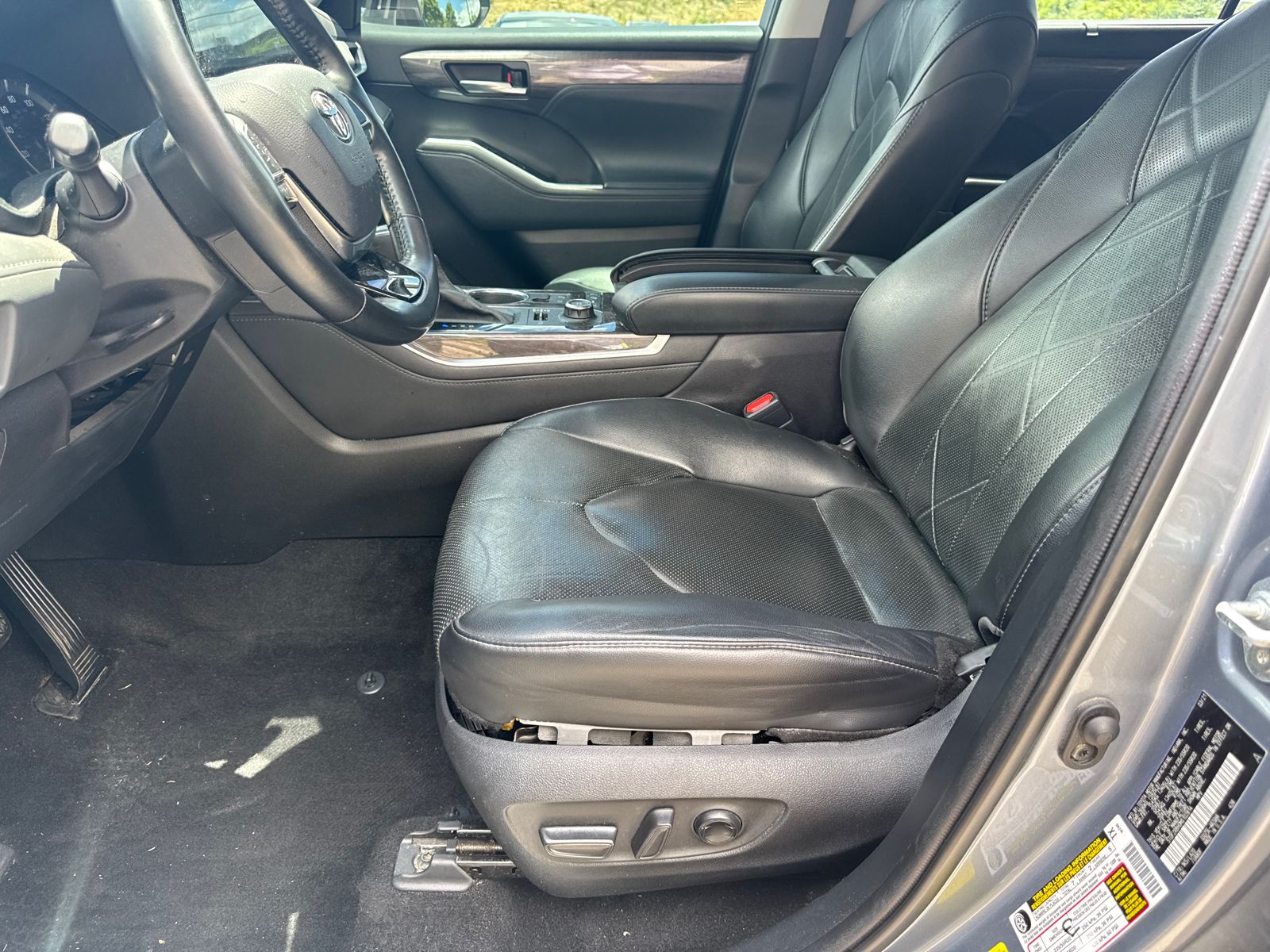 Used 2021  Toyota Platinum image 9