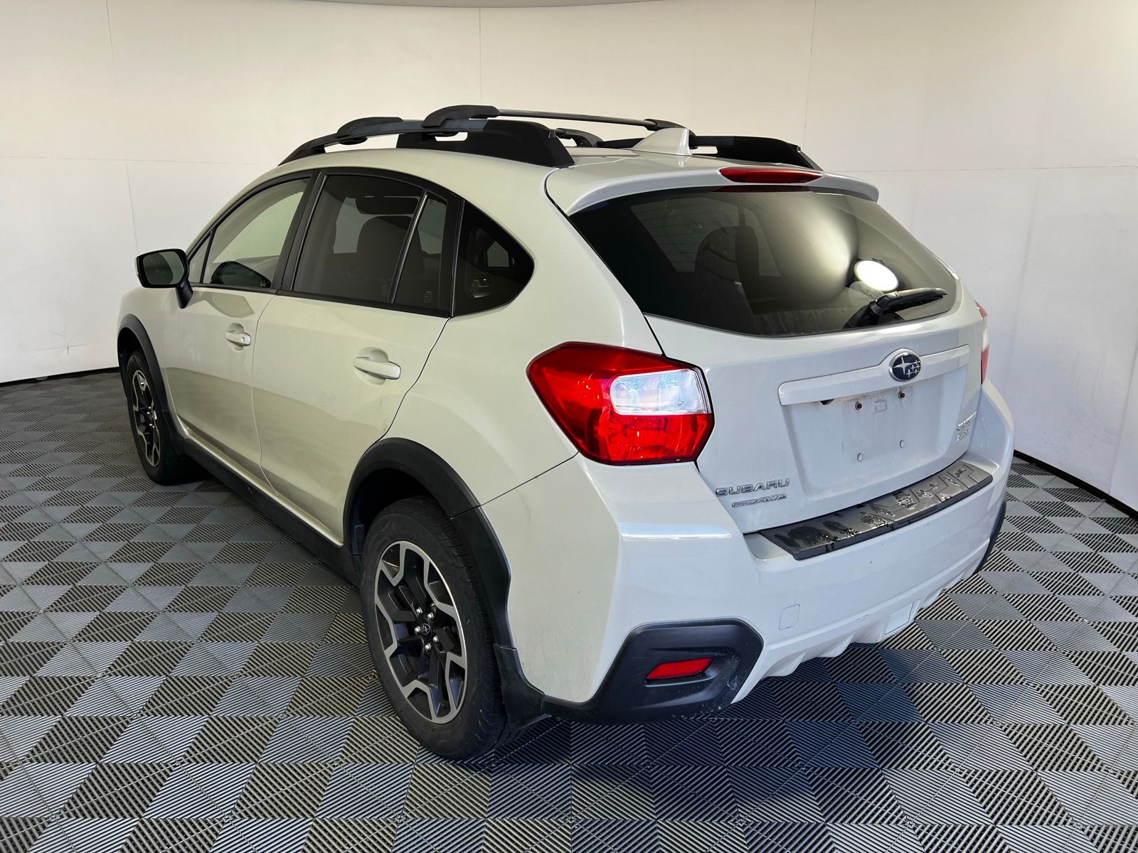 Thumbnail: 2017 Subaru Crosstrek - 7