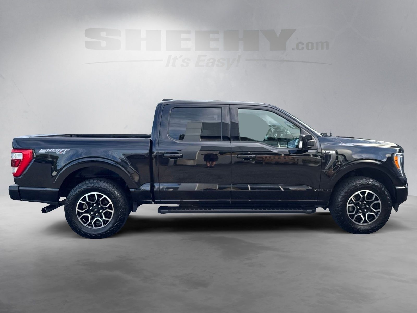 Used 2022 Agate Black Metallic Ford Lariat image 9