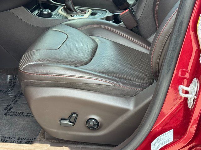 Used 2016 Red Jeep Trailhawk image 33