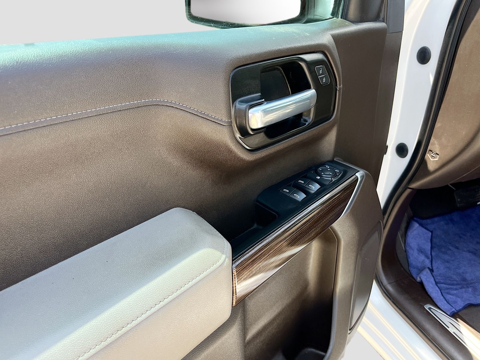 Used 2021 Beige Chevrolet LT Trail Boss image 17