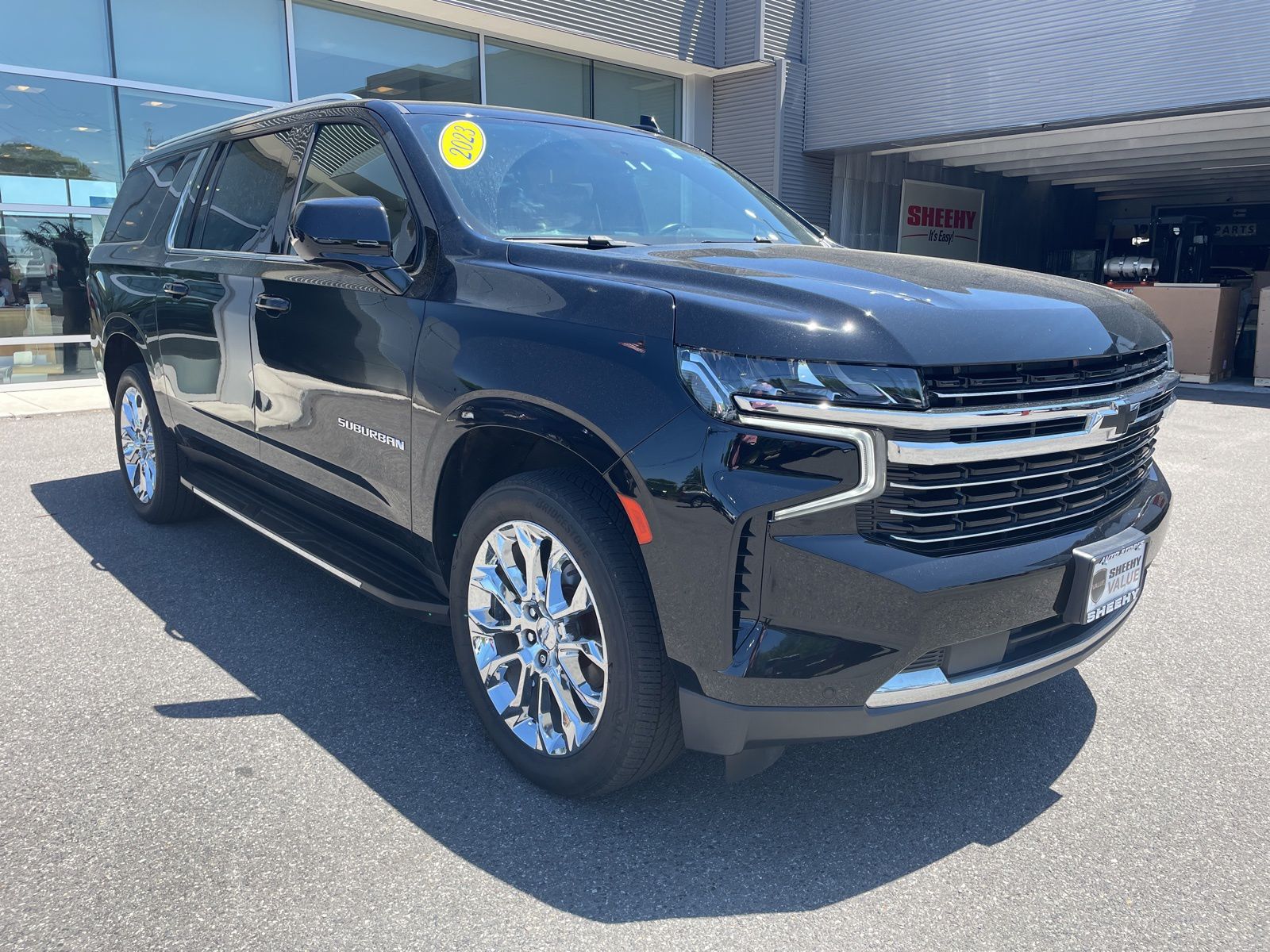 2023 Chevrolet Suburban 4WD 1500 LT's photo