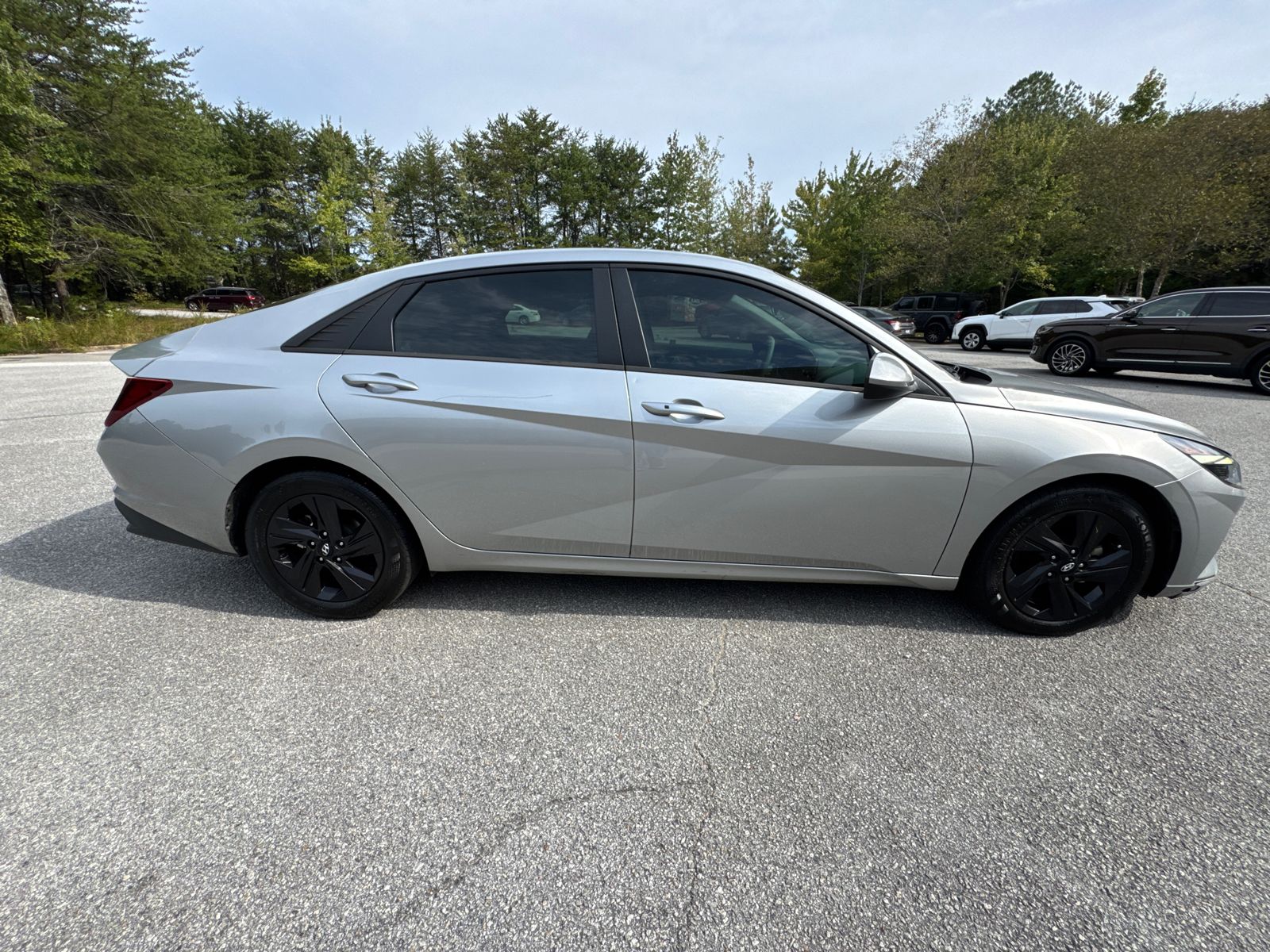 2021 Hyundai Elantra SEL photo 4