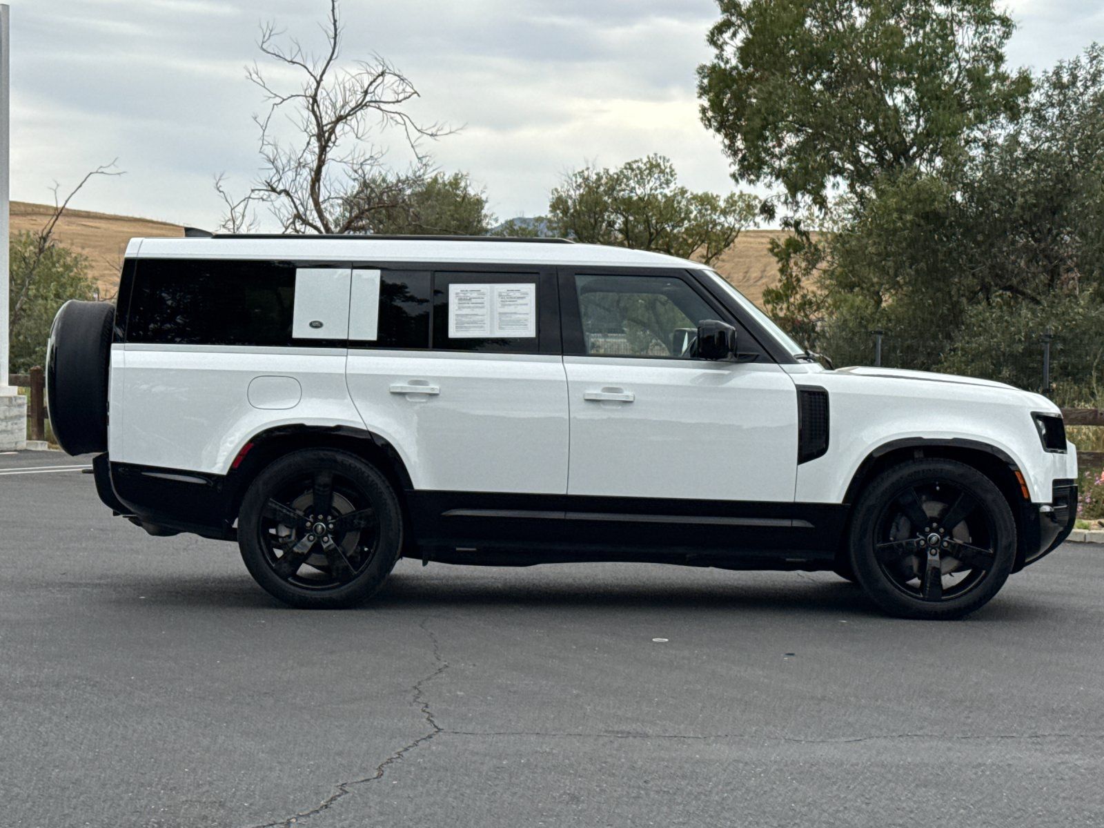 2024 Land Rover Defender X-Dynamic SE - Photo 6