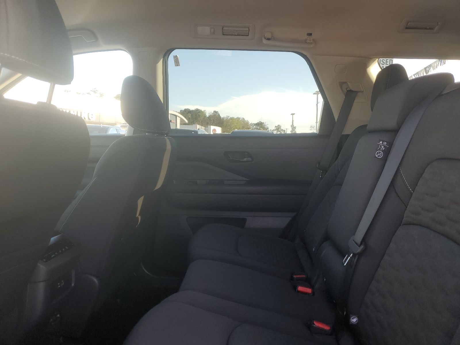 2024 Nissan Pathfinder SV - 11