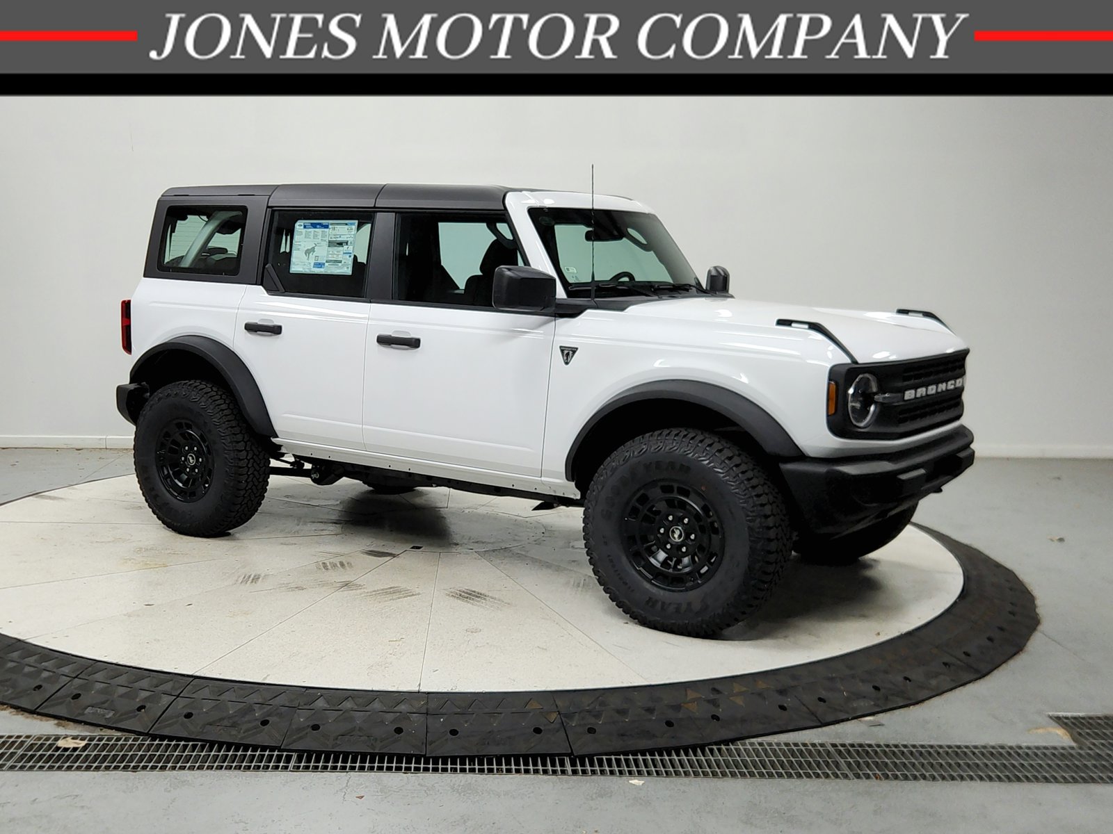 Oxford White 2026 Ford Bronco SUV / Crossover Four-Wheel Drive Automatic