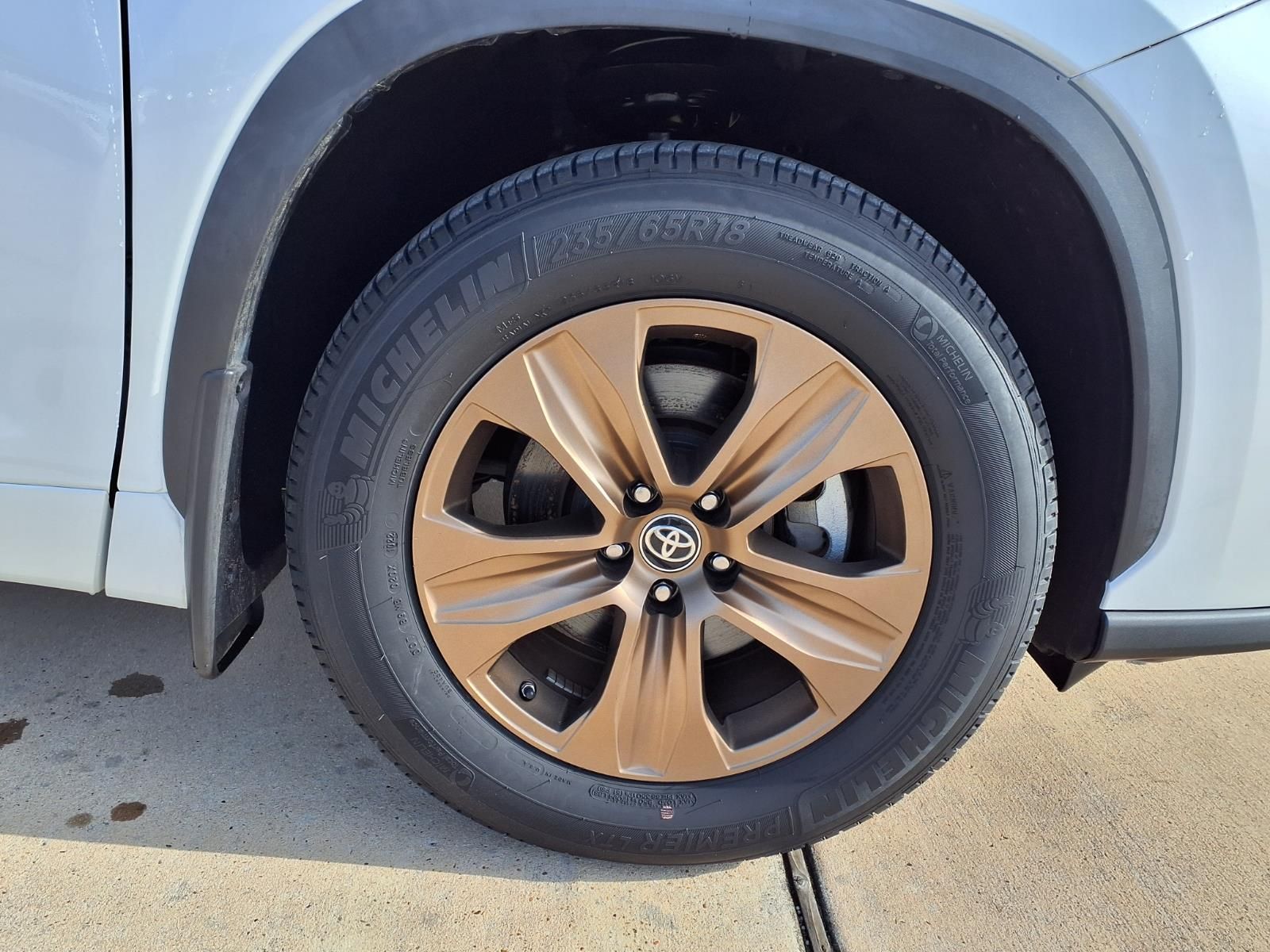 2022 Toyota Highlander Hybrid Bronze Edition Beige at Toyota of Victoria