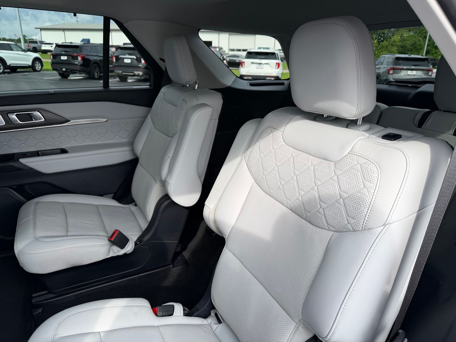2025 Ford Explorer image 14