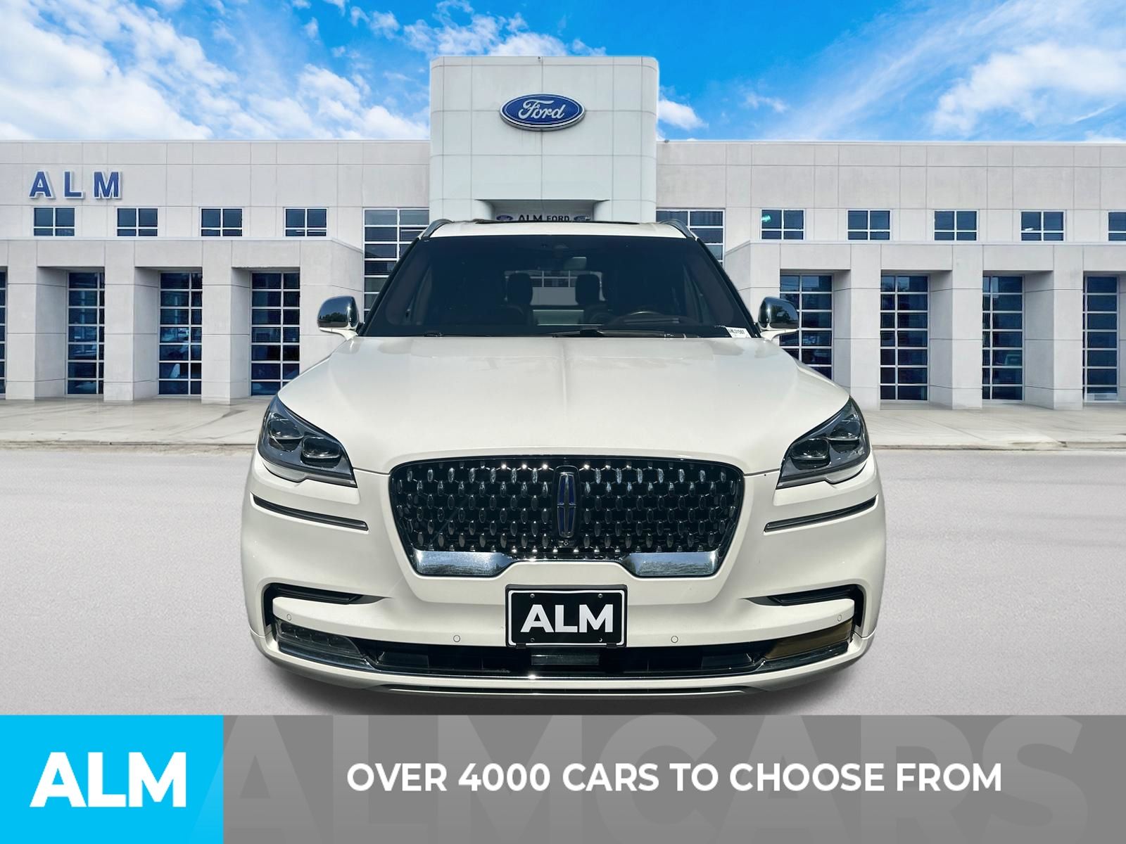 Used 2022 White Lincoln Black Label Grand Touring image 2