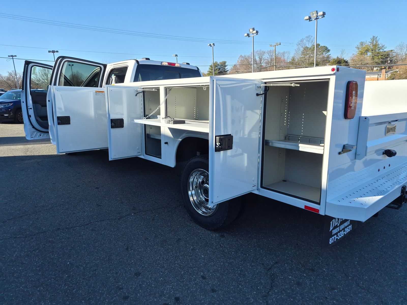 New 2026 Oxford White Ford XL image 4