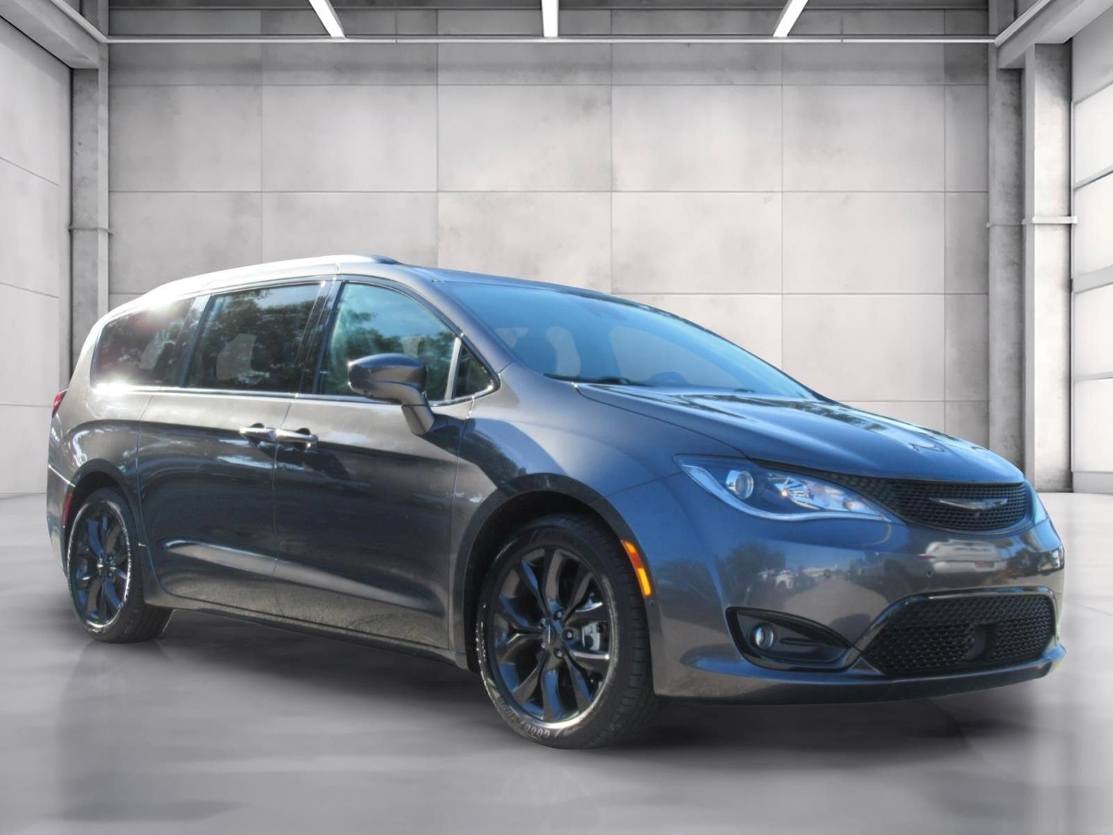 Gray (Granite Crystal Metallic Clearcoat) 2019 Chrysler Pacifica Minivan Front-Wheel Drive 9-Speed Automatic