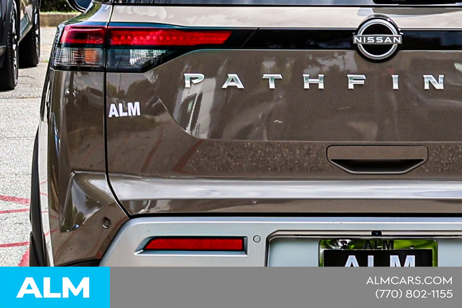 Used 2023 Beige Nissan Platinum image 14