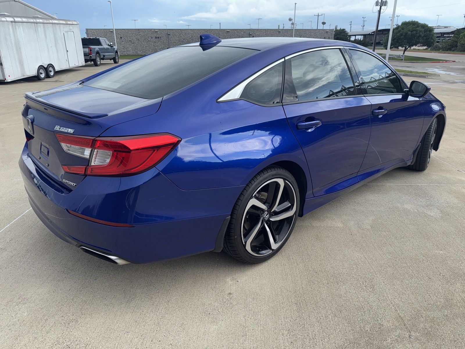View vehicle photo 6
