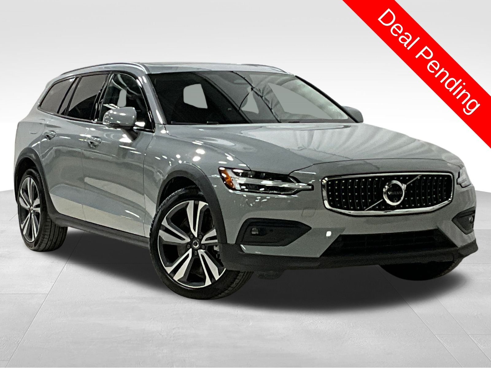 Vapour Gray Metallic 2025 Volvo V60 Cross Country B5 Plus AWD Wagon All-Wheel Drive Automatic