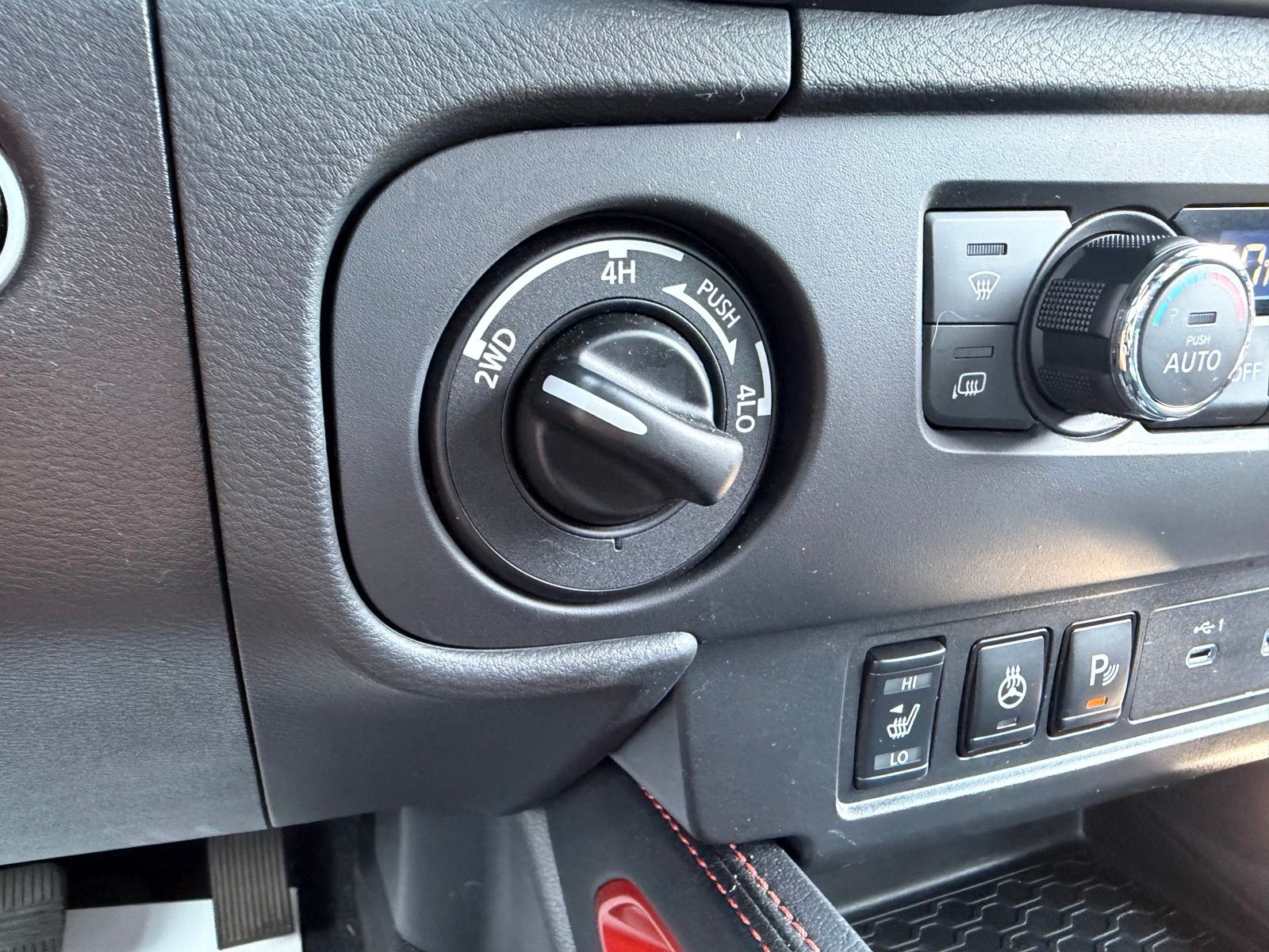 2025 Nissan Frontier image 19