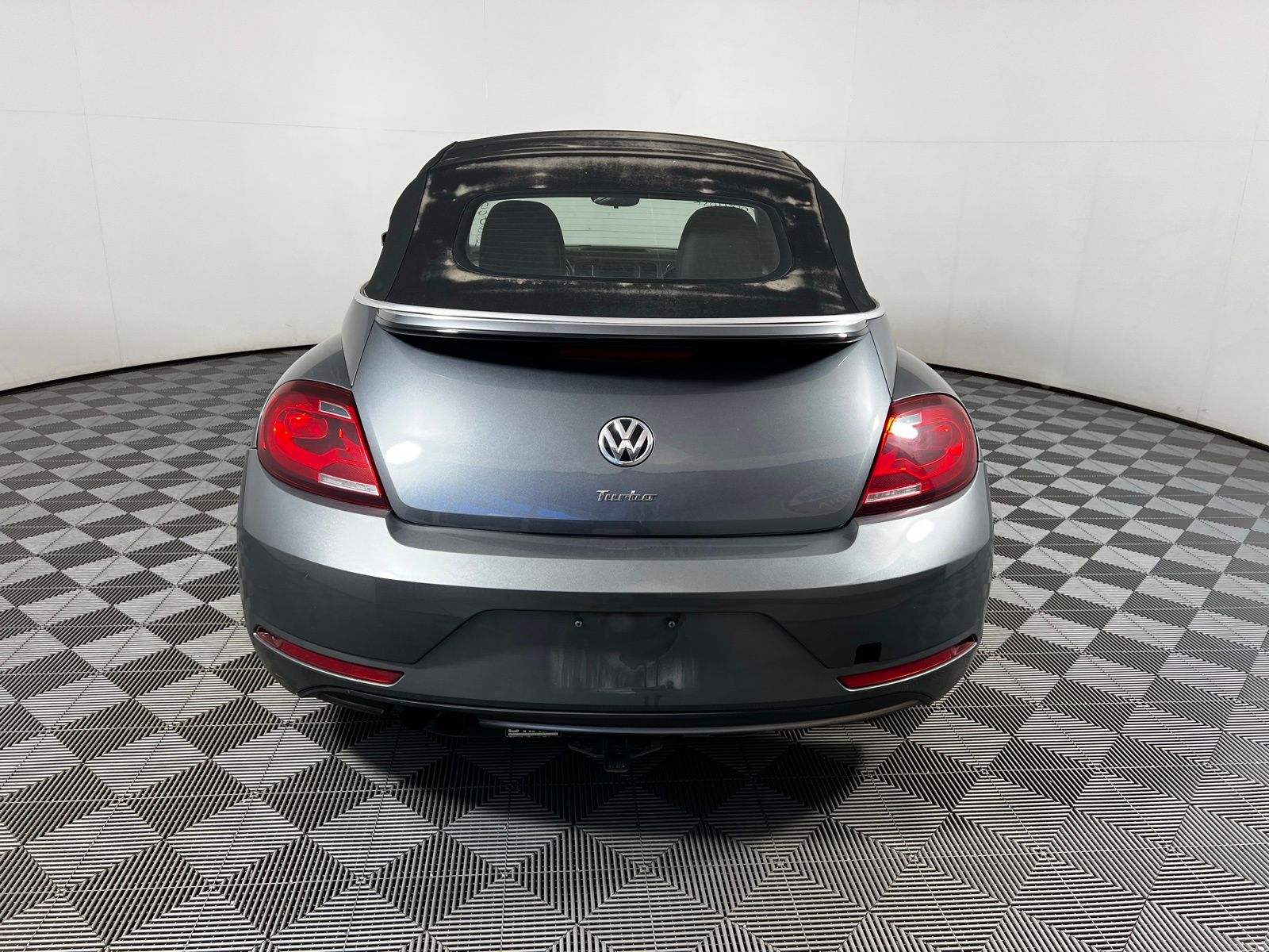2018 Volkswagen Beetle S 6