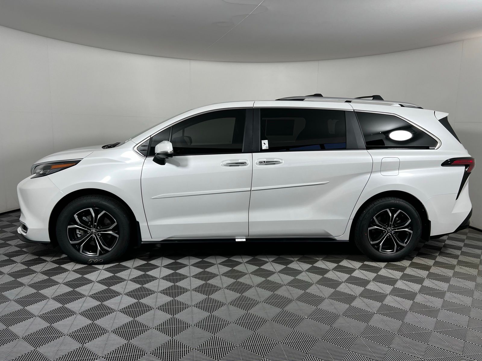 Thumbnail: 2025 Toyota Sienna - 8