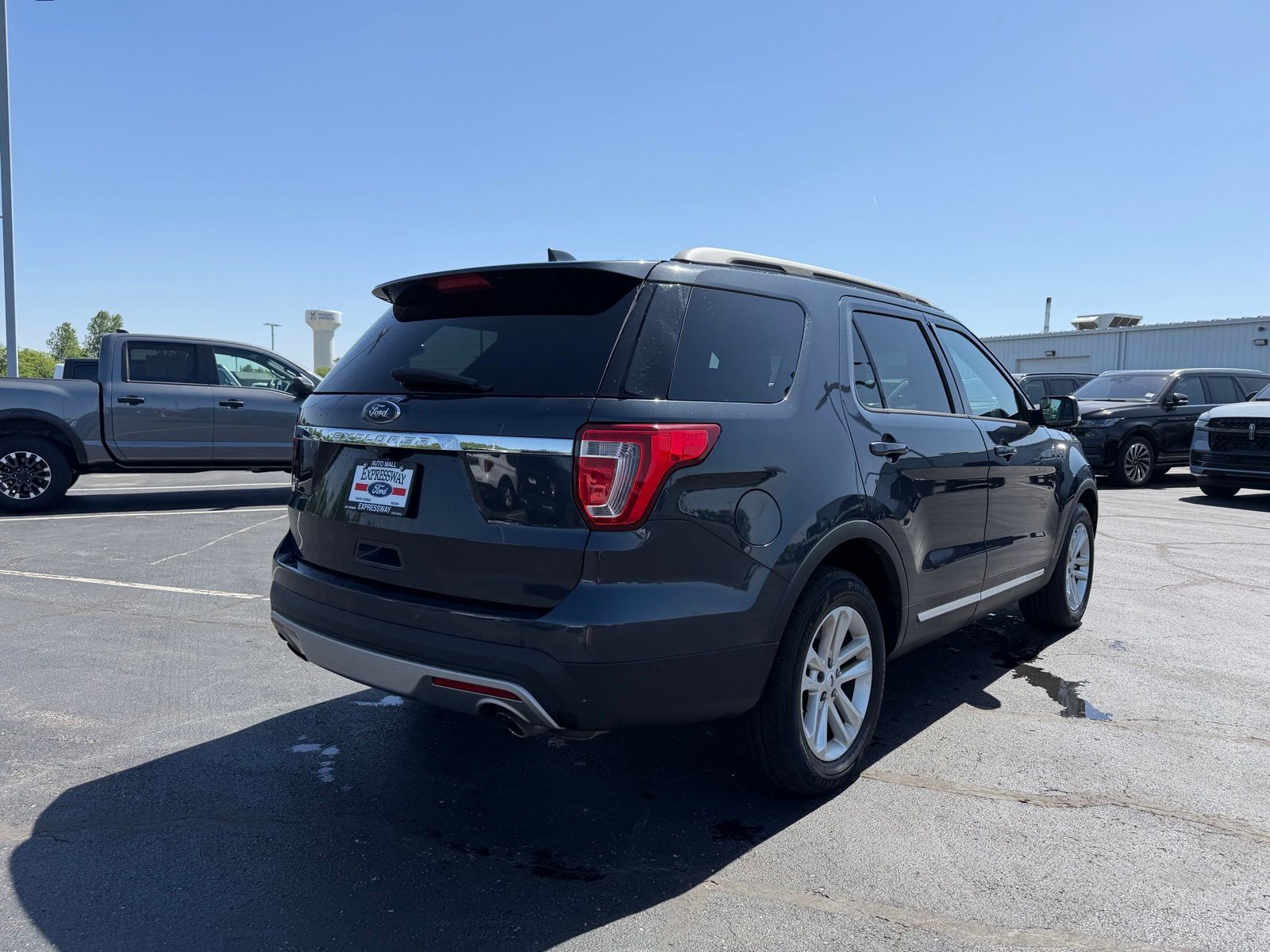 2017 Ford Explorer image 6